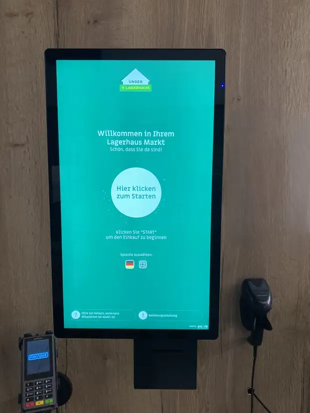 Self-Checkout-Terminal mit Scanner und Bankomat