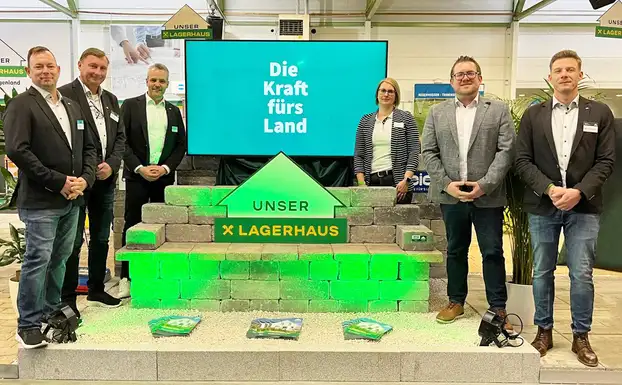 Das Team vom Lagerhaus SüdBurgenland bei ihrem Messestand