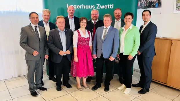Generalversammlung der Raiffeisen-Lagerhaus Zwettl eGen. Vertreter des Lagerhauses Zwettl, der RWA, der Landwirtschaft und der Region diskutierten die wirtschaftliche Entwicklung der Genossenschaft sowie aktuelle Herausforderungen und Chancen für die Landwirtschaft.